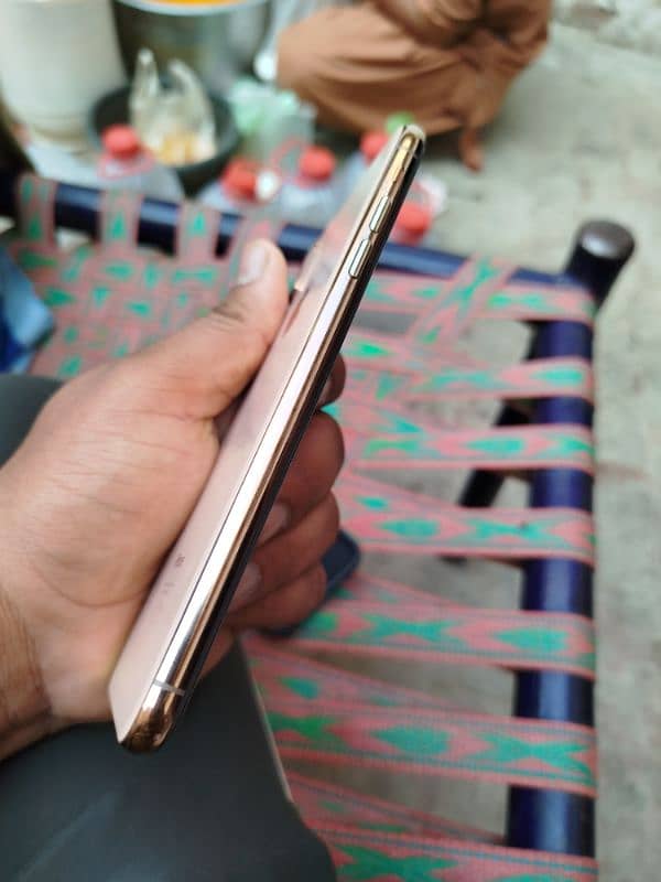 I phone xs max 64 Gb factory un  Non PTA zong sim warking 86  battery 3