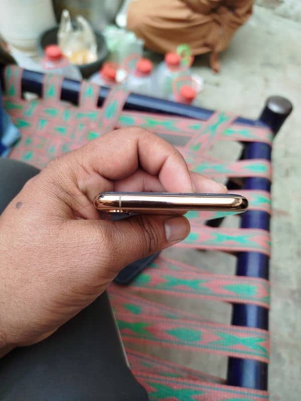 I phone xs max 64 Gb factory un  Non PTA zong sim warking 86  battery 4