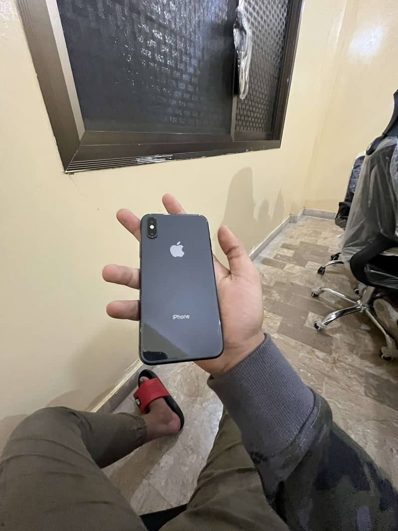 Apple iPhone XS 1