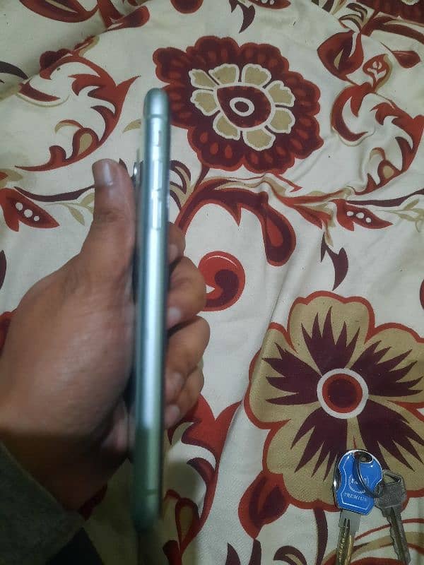 iphone 11 factory unlock non PTA 64gb green 2