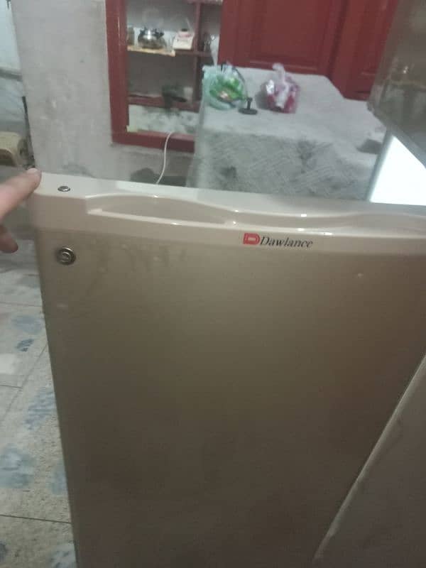 Dawalance fridge hai Only 8 month used hai 6