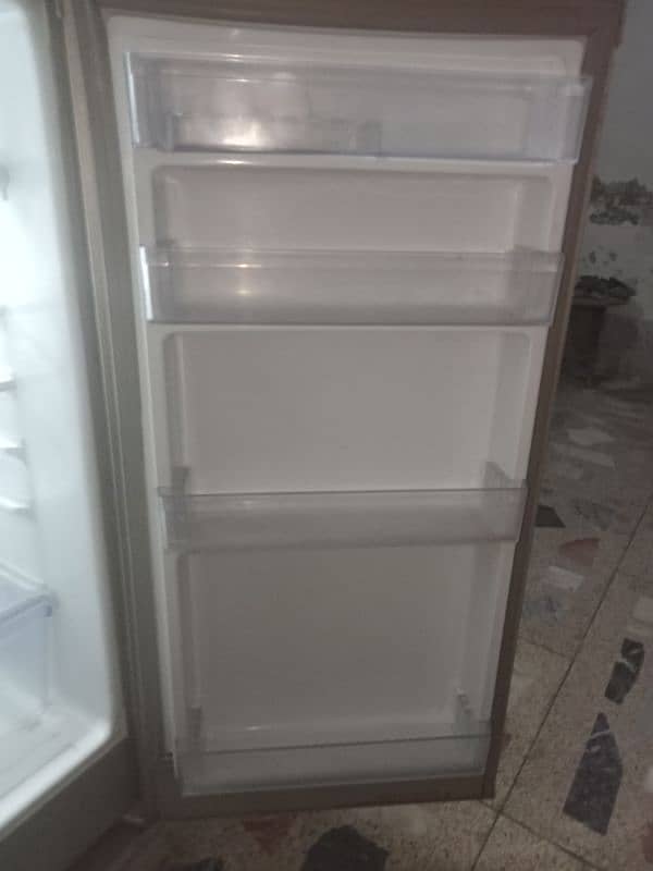 Dawalance fridge hai Only 8 month used hai 7