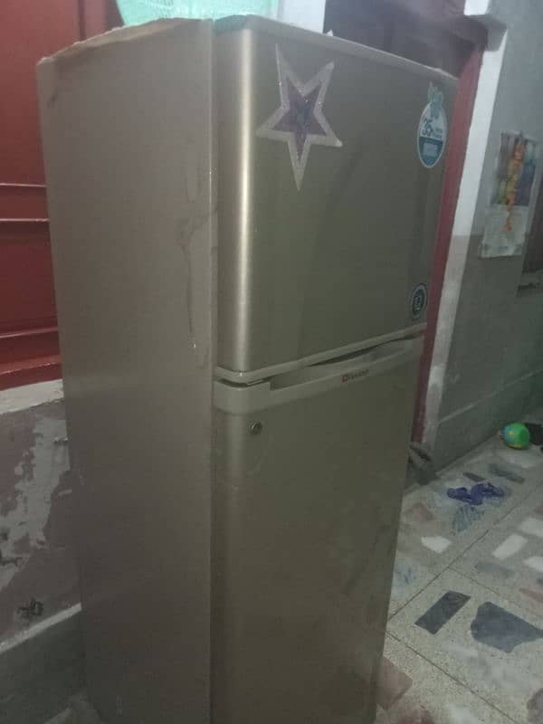 Dawalance fridge hai Only 8 month used hai 17