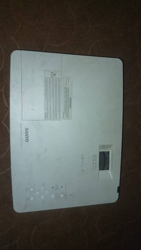 Sanyo company projector 10/10 condition full hd pixels 1