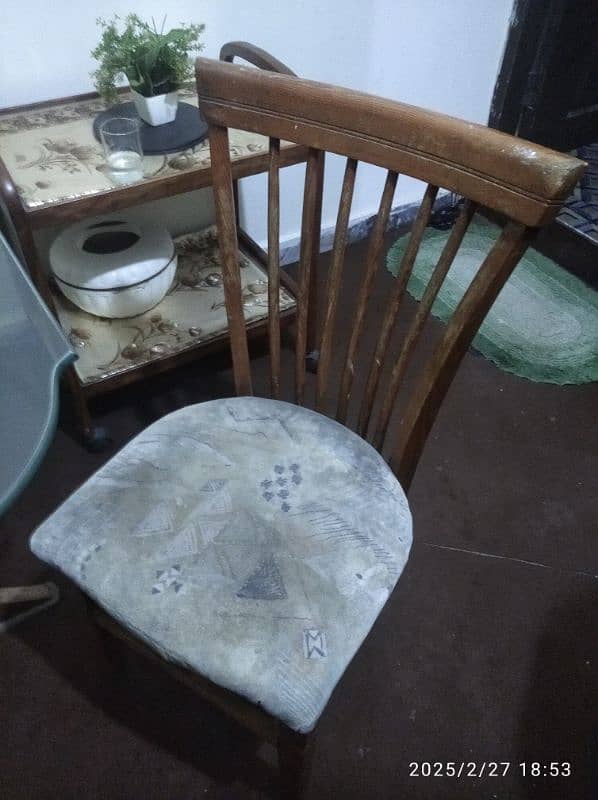 6 Seater Dining Table | 12mm Glass | Condition 10/7 8