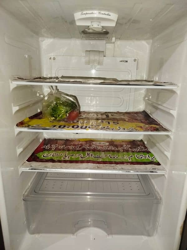 Dawlance Fridge with freezer 2