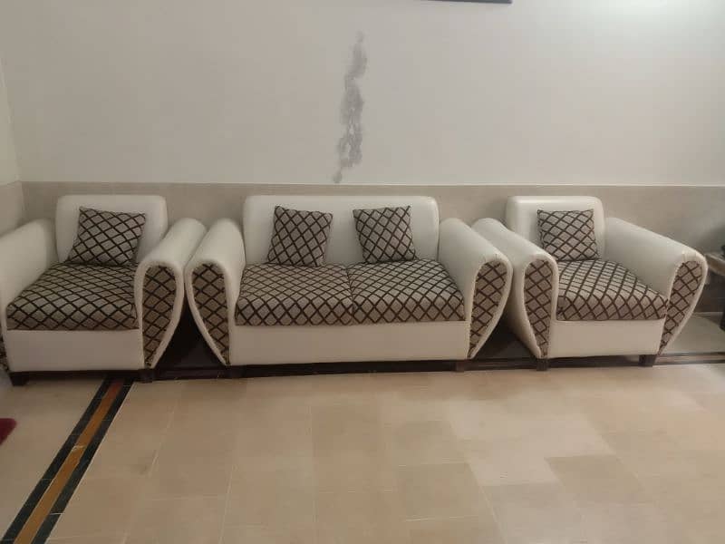 7 sitter sofa set with 7 cushions (LIKE NEW). 11