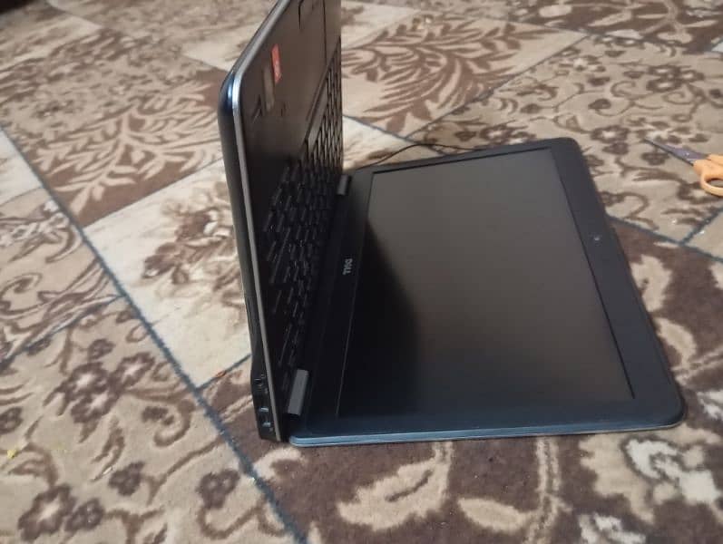 Dell Latitude Laptop slightly used laptop 7