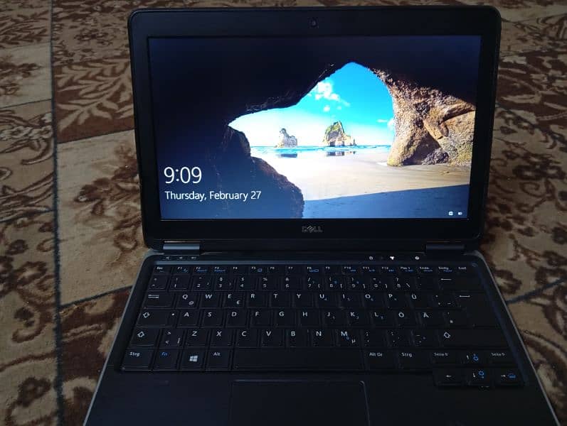 Dell Latitude Laptop slightly used laptop 10