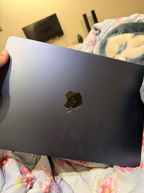 Apple macbook air M3 open box 0