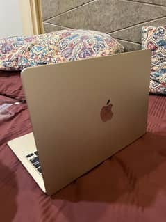 MacBook Air 13.6" (2022) - Apple M2 Chip, 8GB RAM, 256GB SSD