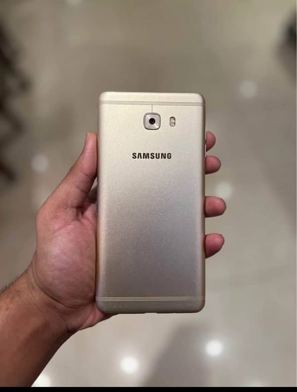 Samsung C9 Pro 3