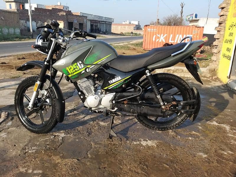 Yahama YBR125G 0