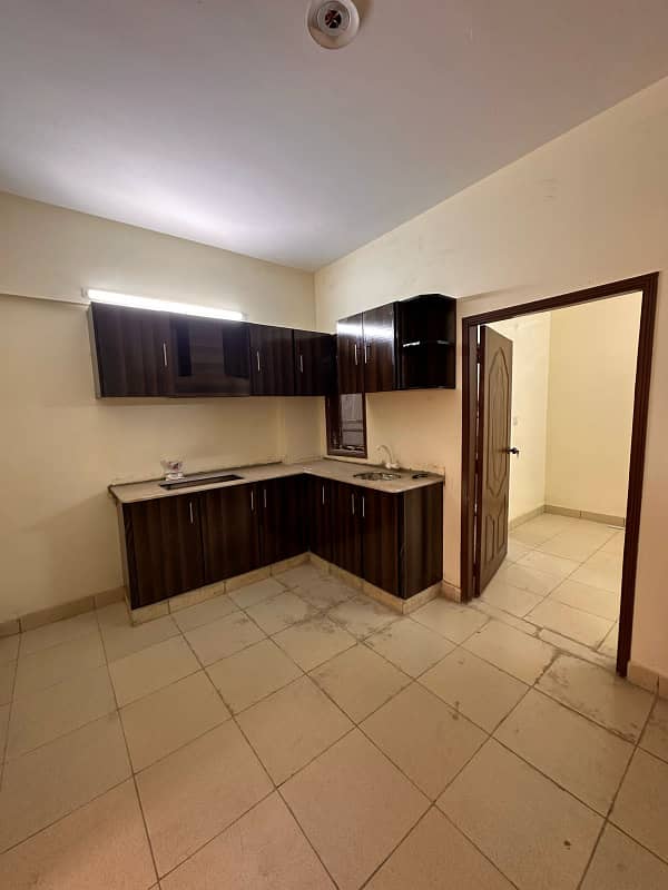 2 Bed lounge Studio apartment for rent 2nd floor 500 sqft Family building Dha phase 1 watar mantinance changes 7 hazar 24 houres watar available rent 32 k. 0322.5996882 0