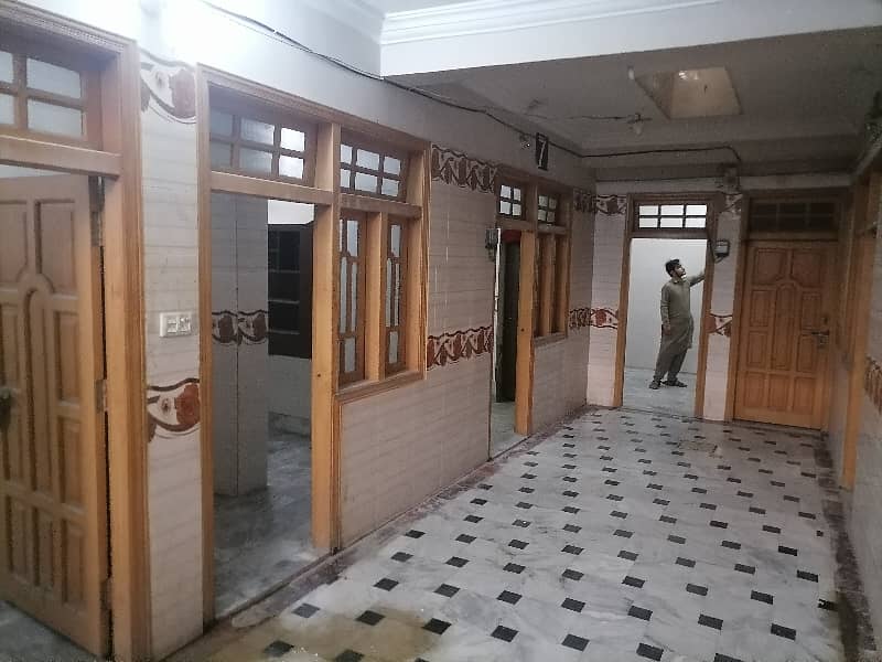 Prime Location In Sunehri Masjid Road 100 Square Feet Room For Rent 10