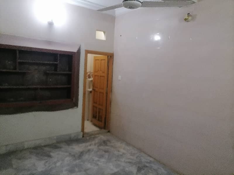 Prime Location In Sunehri Masjid Road 100 Square Feet Room For Rent 18