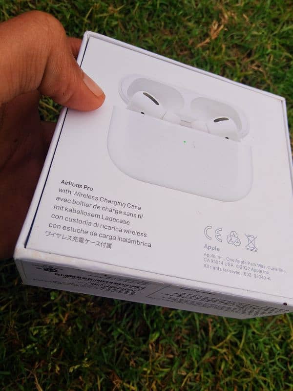 Apple Original AirPods Pro (Wireless Charging Case 6