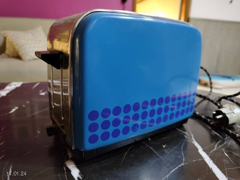 Morphy Richards toaster 3