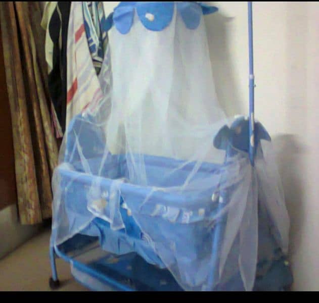 iron baby cot. , with swing and mosquito net 1