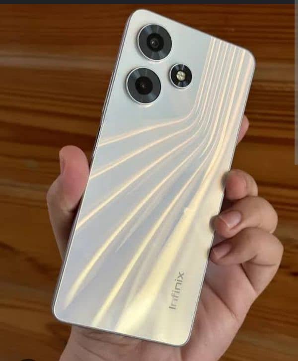 Infinix Hot 30 Play. 8/10 white 2