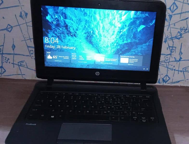 laptop. 8gb. 64gb . com name hp 4