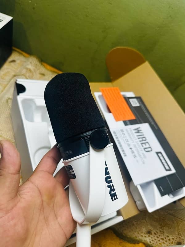 SHURE MV7+ Podcast Microphone (USB-C & XLR) Only Opened for Testing! 7