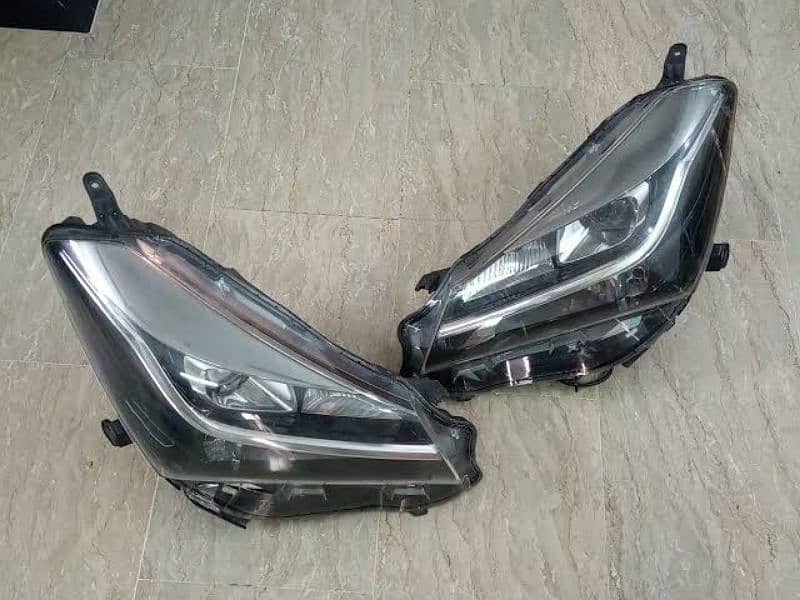 Toyota Vitz Jewela Headlight 0