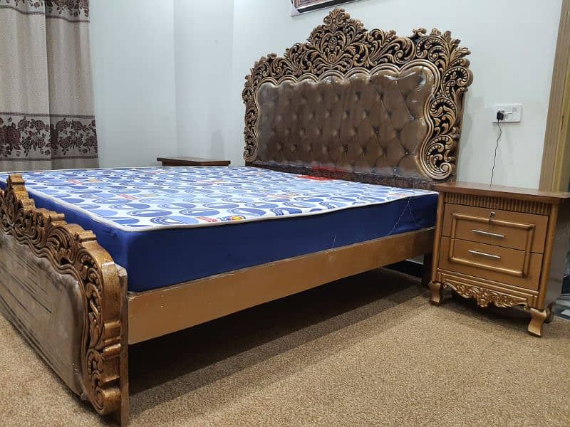 Carving bed set new Not used king size cinyoti style without mattris 0