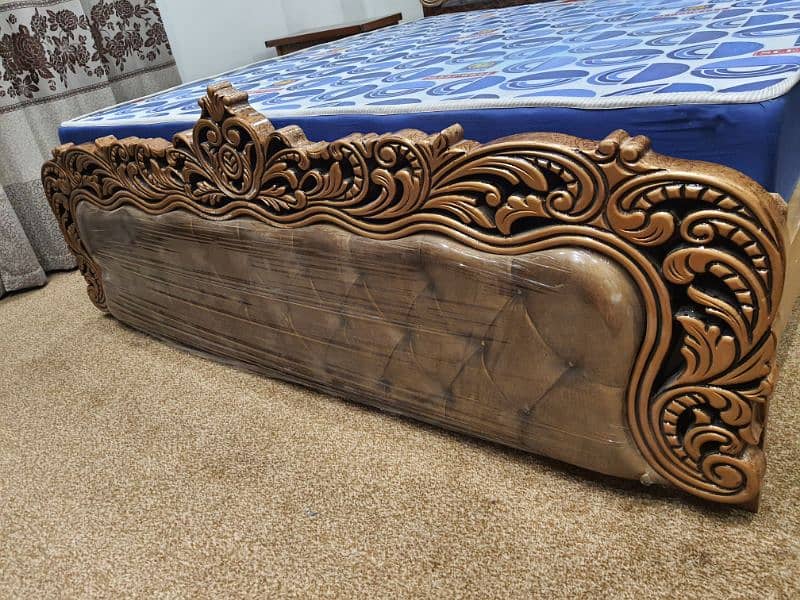 Carving bed set new Not used king size cinyoti style without mattris 1