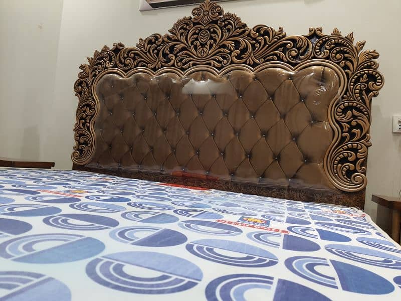 Carving bed set new Not used king size cinyoti style without mattris 2