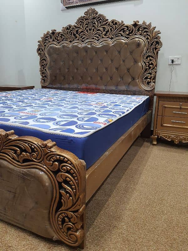 Carving bed set new Not used king size cinyoti style without mattris 3