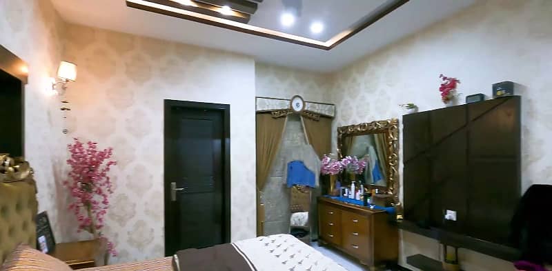 8 Marla Lavish House For SALE In Johar Town 8