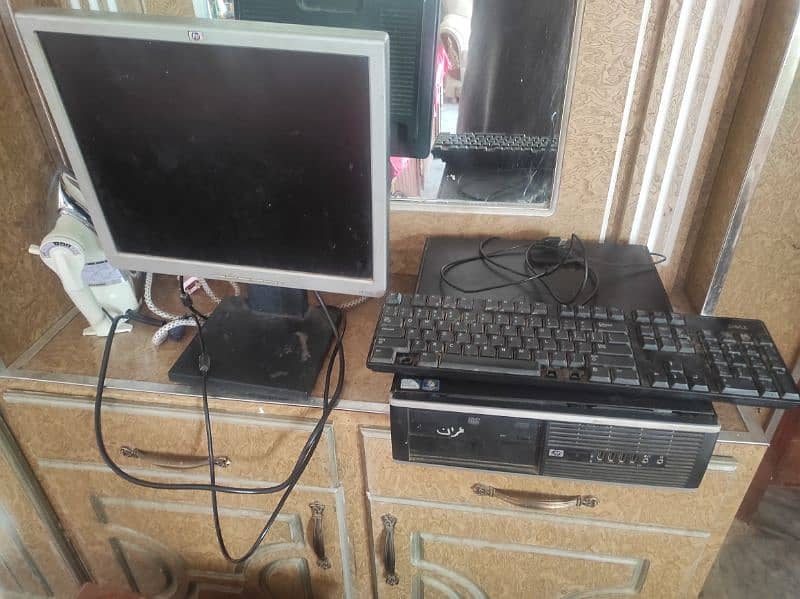 DELL PC WITH KEYBOARD LCD MOUSE 0