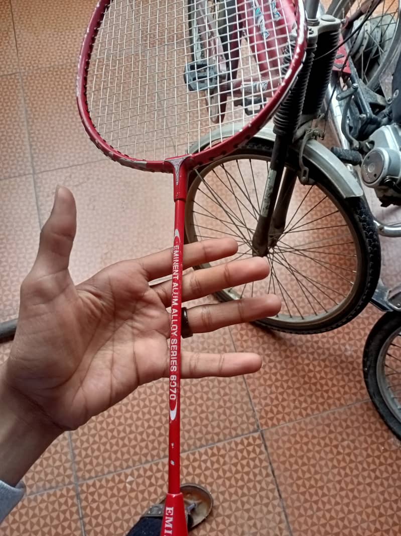 Eminent 6070 2x rackets 1