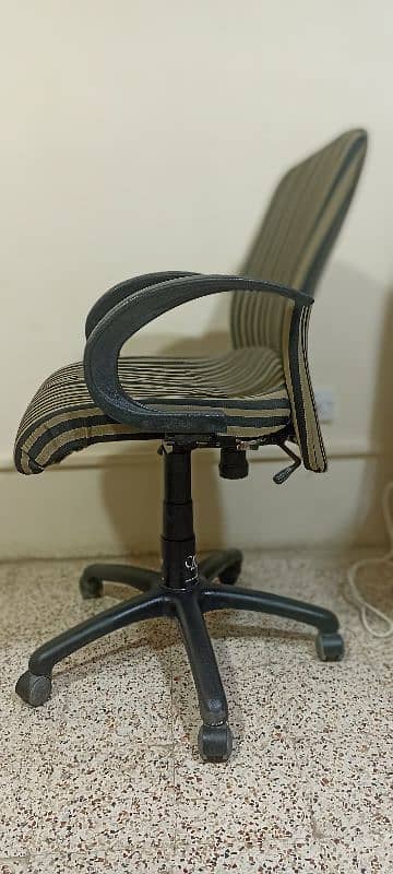 OFFICE CHAIR AND TABLE AVAILABLE FOR SALE 3