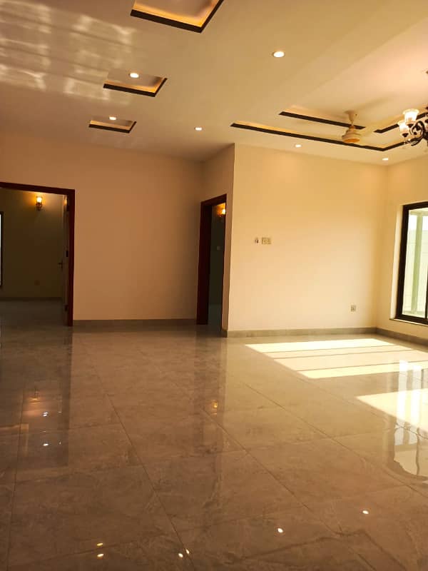 Near to park P1 villa available for rent in bahria town karachi 03069067141 10