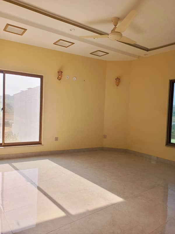 Near to park P1 villa available for rent in bahria town karachi 03069067141 14