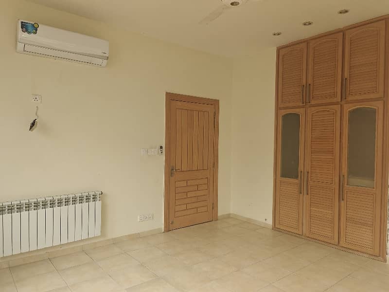 ideal house for rent in F 7 6