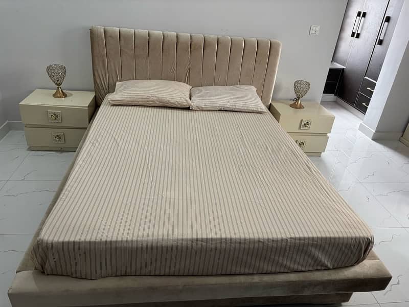 Bed with side tables 1