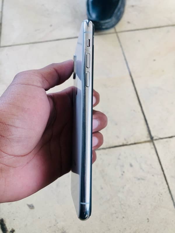 iPhone XS urgent sale no exchange 4