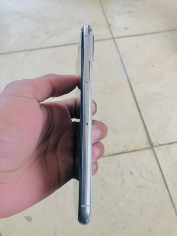 iPhone XS urgent sale no exchange 7