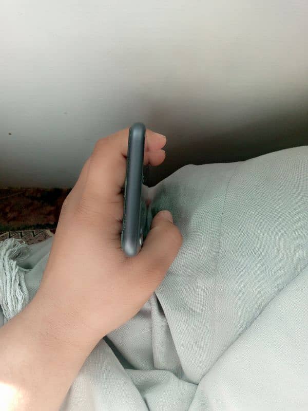 Iphone 11 condition 10/10 0