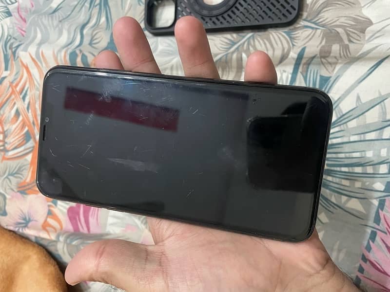 Iphone 11 pro max minor spot in display 5