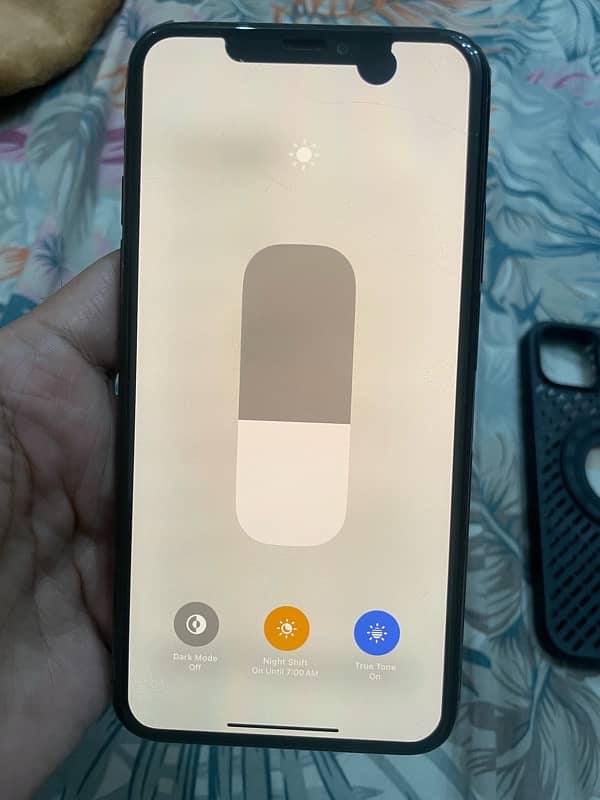 Iphone 11 pro max minor spot in display 6