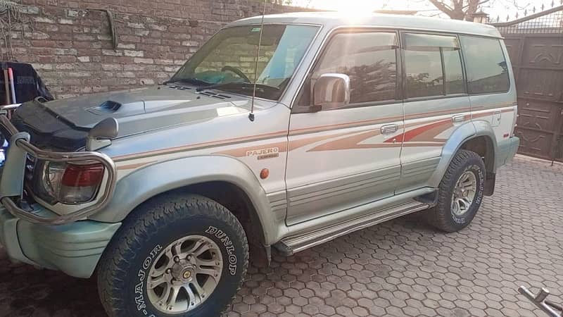 Mitsubishi Pajero 1995model 2006 righter islamabad  number on name 3