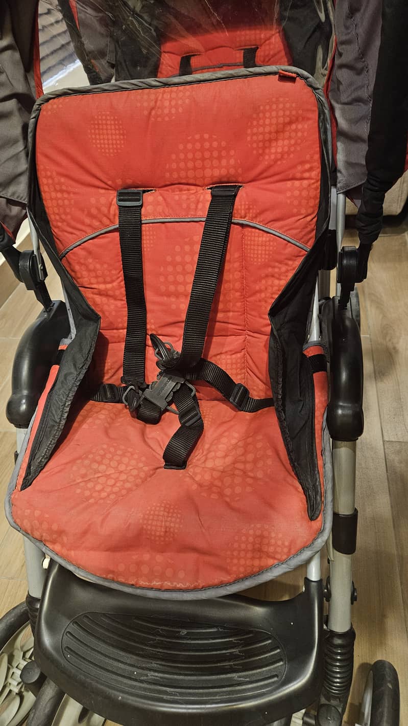 Imported Double Stroller in Excellent Condition – Great for Twins o 1