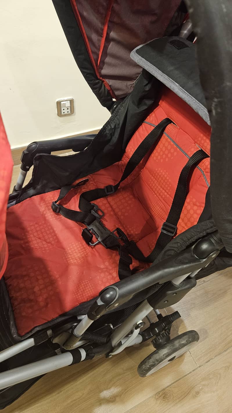 Imported Double Stroller in Excellent Condition – Great for Twins o 3