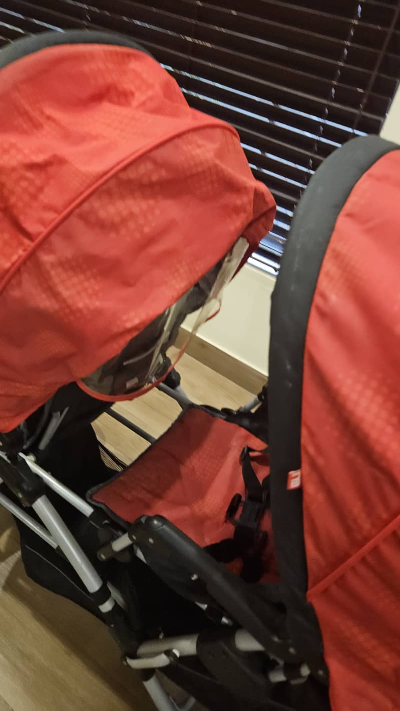 Imported Double Stroller in Excellent Condition – Great for Twins o 4