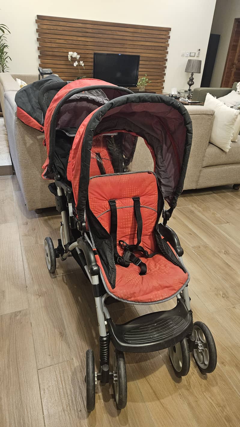 Imported Double Stroller in Excellent Condition – Great for Twins o 5