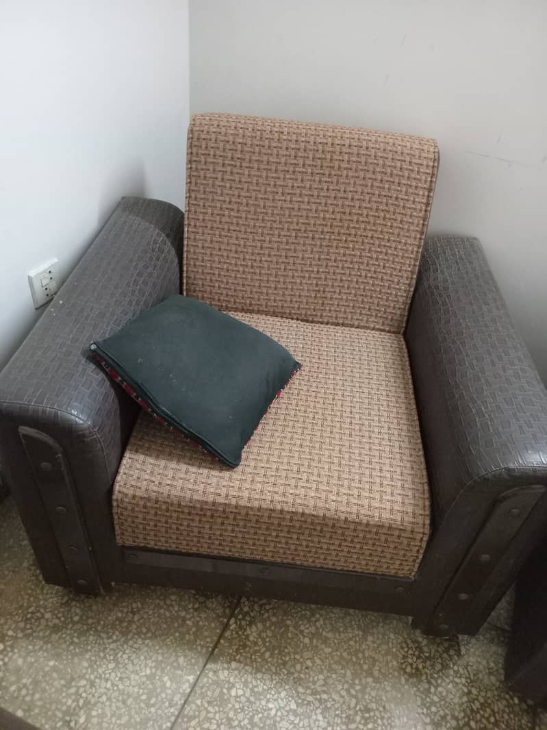 4 seater leather sofa 2 combine and 2 single 2